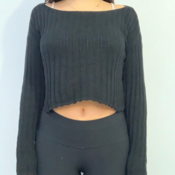 Long Sleeve Crop Top - Picture 2 of 5